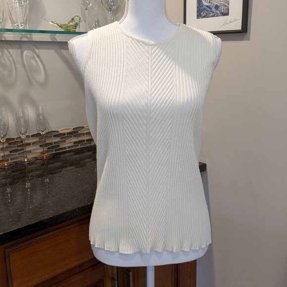 Amazing Timeless Classic V-Neck Knitted Knit Stretch Sweater Vest Jacket Layer - Picture 1 of 4